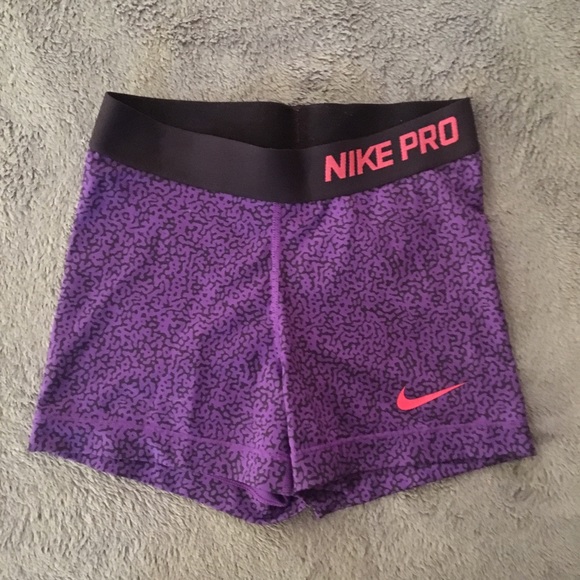 Nike Pros - Picture 2 of 4